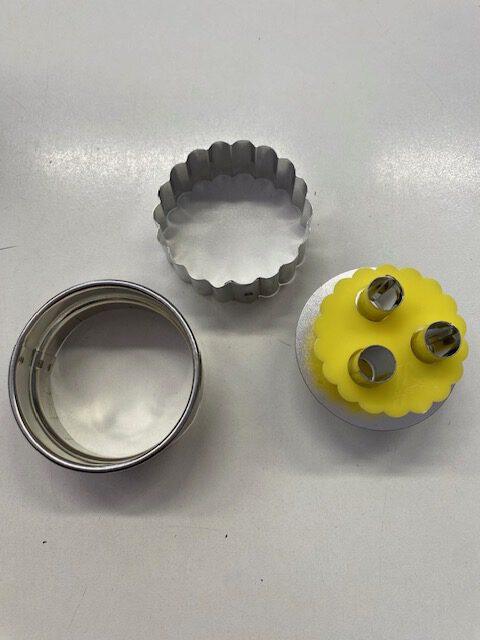 Linzer Ausstecher 3-Loch zerlegbar, 4,8cm – Bild 3